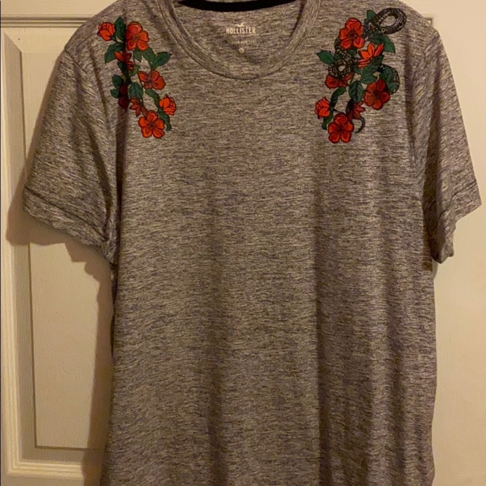 Hollister men’s tee